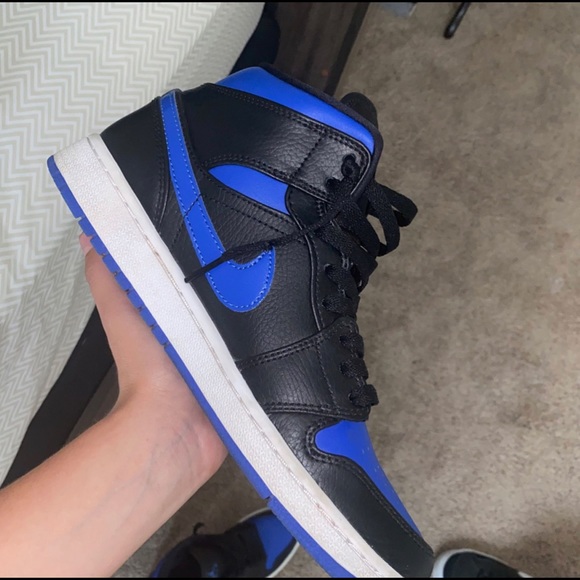 jordan 1 mid black hyper royal